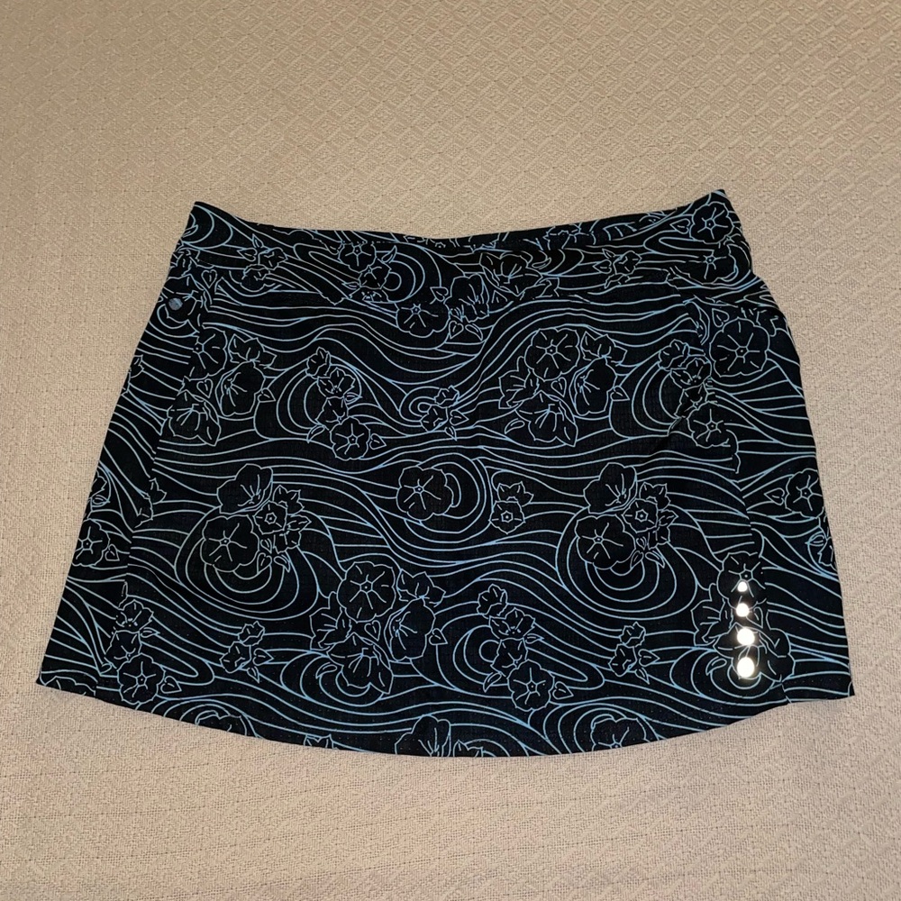 L.L. Bean Flower Print Black Blue Activewear Skort Size M